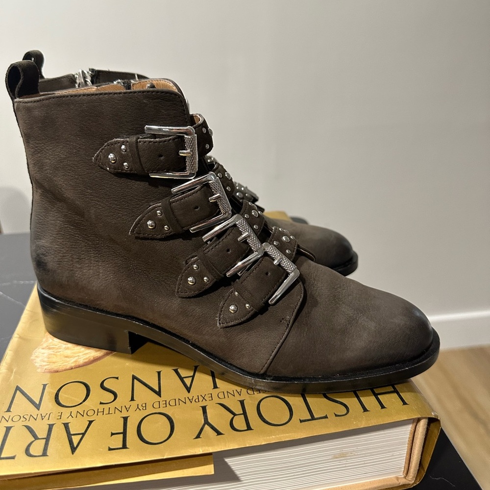Halogen women’s soft brown leather silver buckle boots, size 7 M low heel